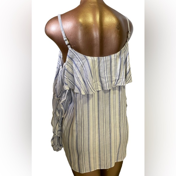 Anthropologie DREW Cold Shoulder Top - Picture 4 of 9